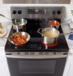 GE GE(R) ENERGY STAR(R) 30" Free-Standing Electric Range GRF400SVBB (8)