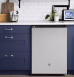 GE GE(R) ENERGY STAR(R) Compact Refrigerator GCE06GSHSB (6)